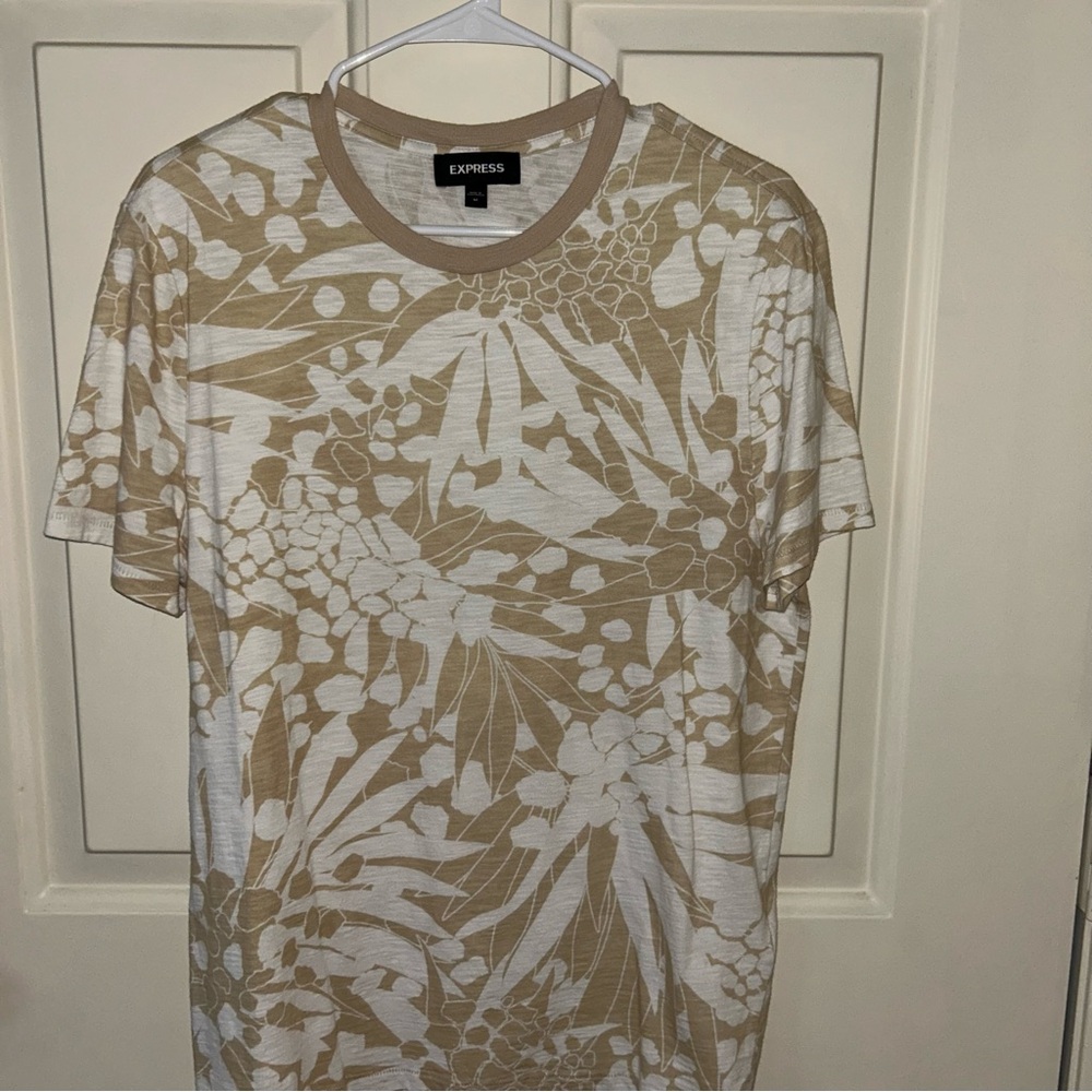Express Men's Beige and White Patterned Tee